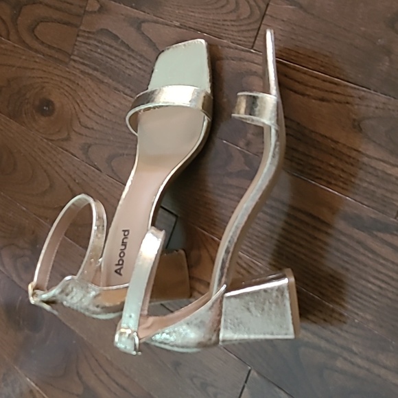 New Abound Metallic Gold Block Heel Finn Ankle Strap Sandal Women Size 8 - Picture 6 of 9